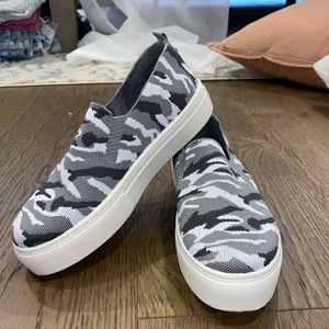 Camo Steve Madden platform slip ons